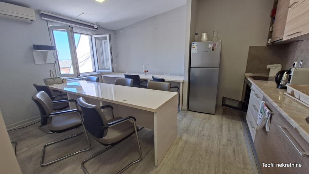 Stan na prodaju u Beogradu, Đeram pijaca, 118m2, cena 349000 evra