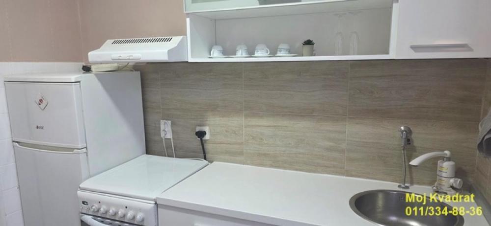 Stan na prodaju u Beogradu, Novi Beograd blok 21 (10. gimnazija), jednosoban, 29m2, cena 155000 evra