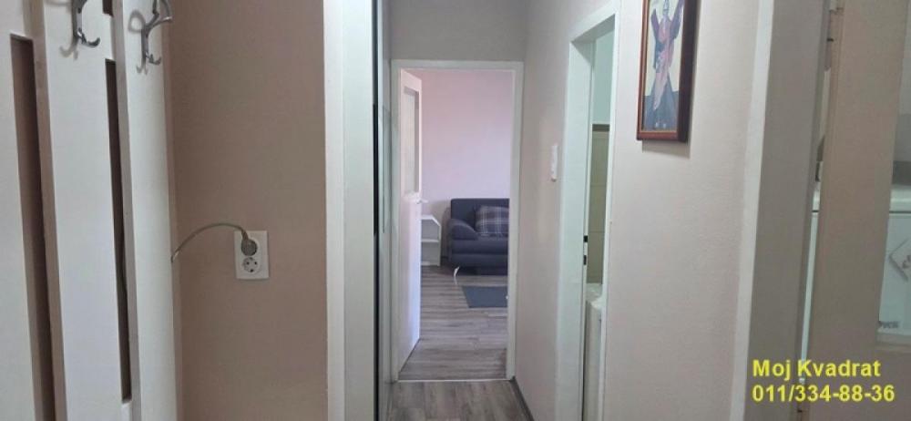 Stan na prodaju u Beogradu, Novi Beograd blok 21 (10. gimnazija), jednosoban, 29m2, cena 155000 evra
