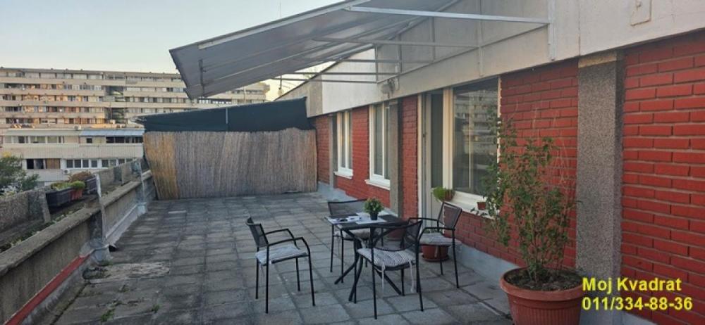 Stan na prodaju u Beogradu, Novi Beograd blok 21 (10. gimnazija), jednosoban, 29m2, cena 155000 evra