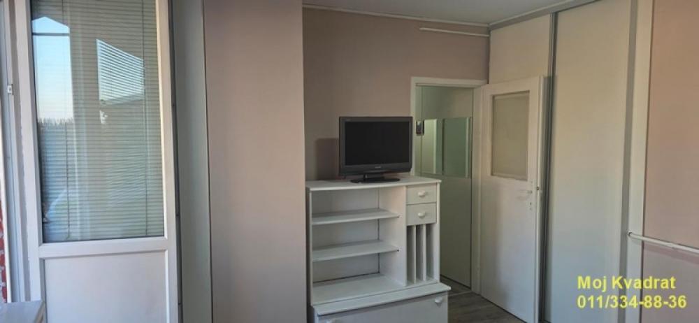 Stan na prodaju u Beogradu, Novi Beograd blok 21 (10. gimnazija), jednosoban, 29m2, cena 155000 evra