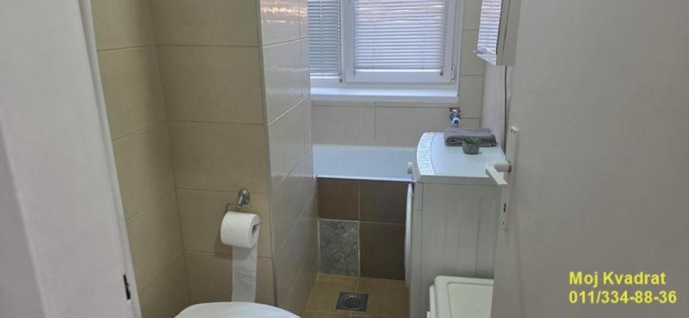 Stan na prodaju u Beogradu, Novi Beograd blok 21 (10. gimnazija), jednosoban, 29m2, cena 155000 evra