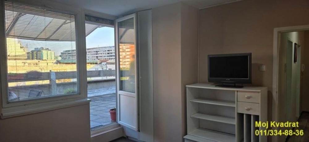 Stan na prodaju u Beogradu, Novi Beograd blok 21 (10. gimnazija), jednosoban, 29m2, cena 155000 evra