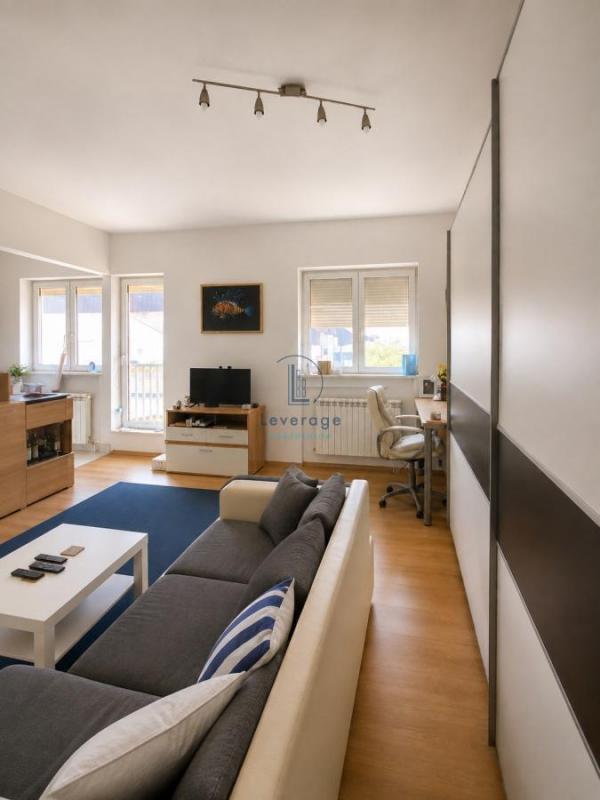 Stan na prodaju u Beogradu, Novi Beograd blok 8A (Paviljoni), trosoban, 71m2, cena 249900 evra