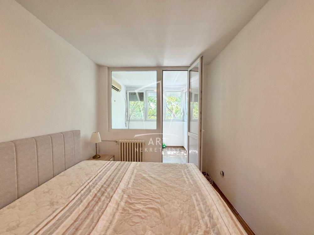 Stan na prodaju u Beogradu, Save Kovačevića, trosoban, 78m2, cena 255000 evra