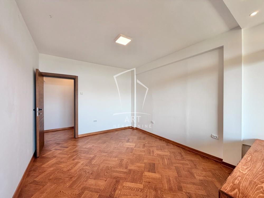 Stan na prodaju u Beogradu, Rakovica, trosoban, 84m2, cena 268000 evra