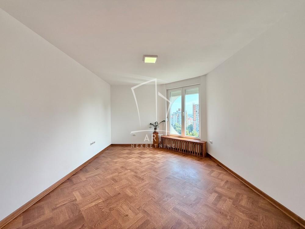 Stan na prodaju u Beogradu, Rakovica, trosoban, 84m2, cena 268000 evra