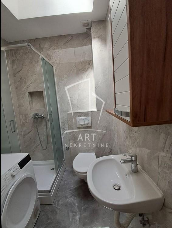 Stan na prodaju u Beogradu, Vračar, trosoban, 79m2, cena 312000 evra
