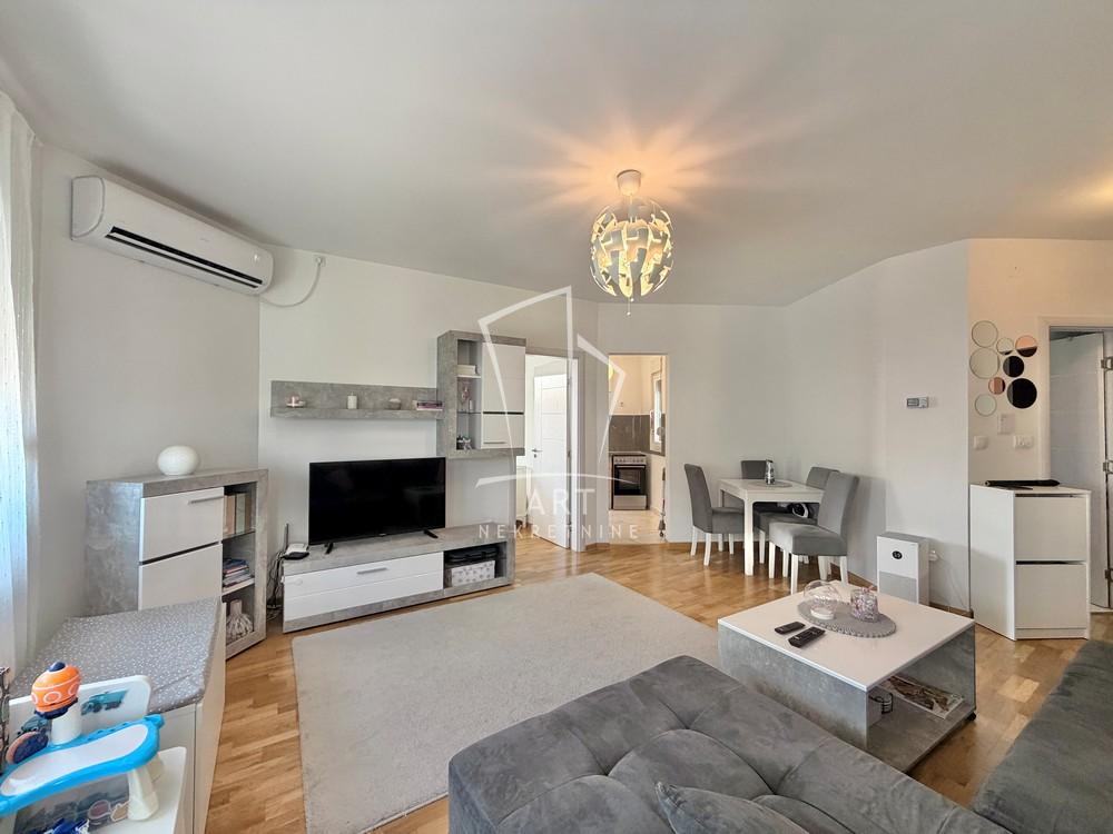 Stan na prodaju u Beogradu, Mirijevo, trosoban, 56m2, cena 149000 evra