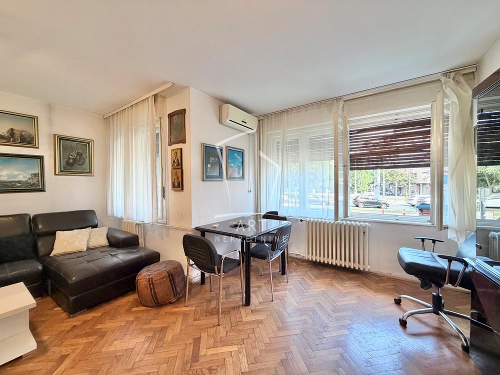 Stan na prodaju u Beogradu, Stari grad, dvoiposoban, 53m2, cena 235000 evra