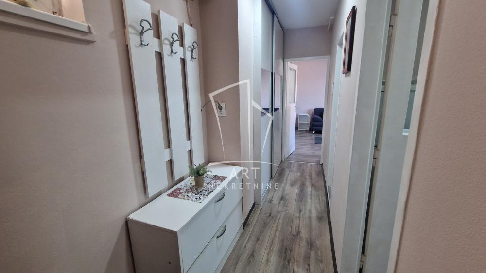Stan na prodaju u Beogradu, Novi Beograd blok 21 (10. gimnazija), jednosoban, 29m2, cena 155000 evra