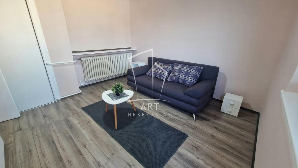 Stan na prodaju u Beogradu, Novi Beograd blok 21 (10. gimnazija), jednosoban, 29m2, cena 155000 evra