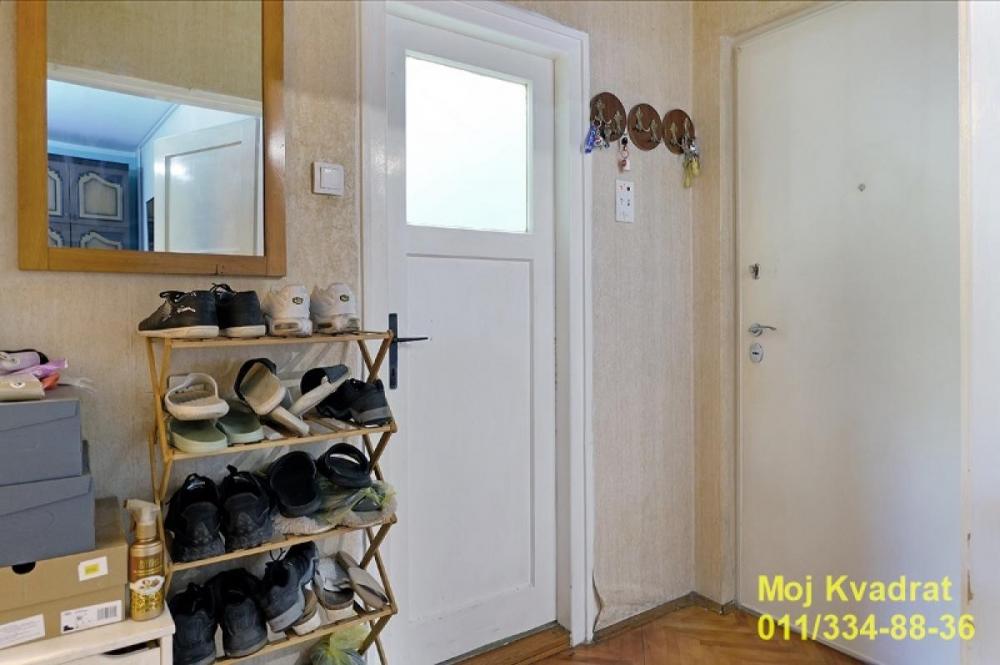 Stan na prodaju u Beogradu, Karaburma, dvosoban, 55m2, cena 153000 evra