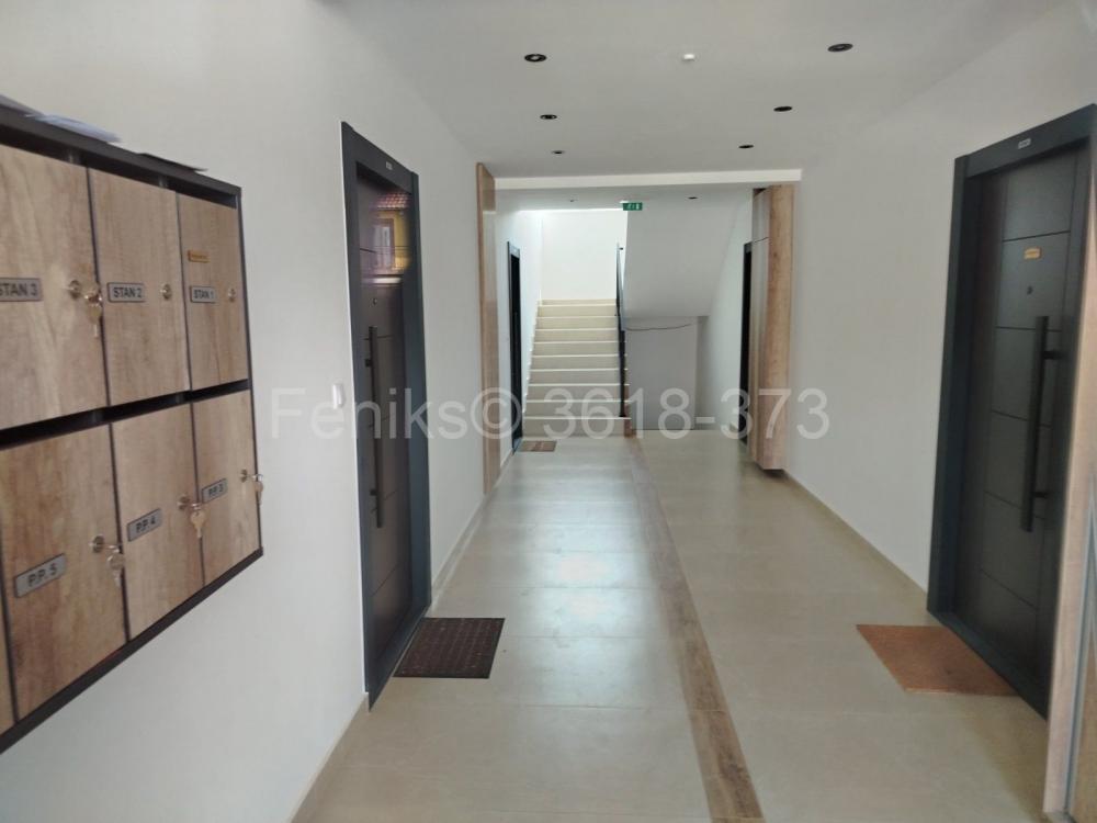 Stan na prodaju u Beogradu, Surčin, dvoiposoban, 64m2, cena 185000 evra