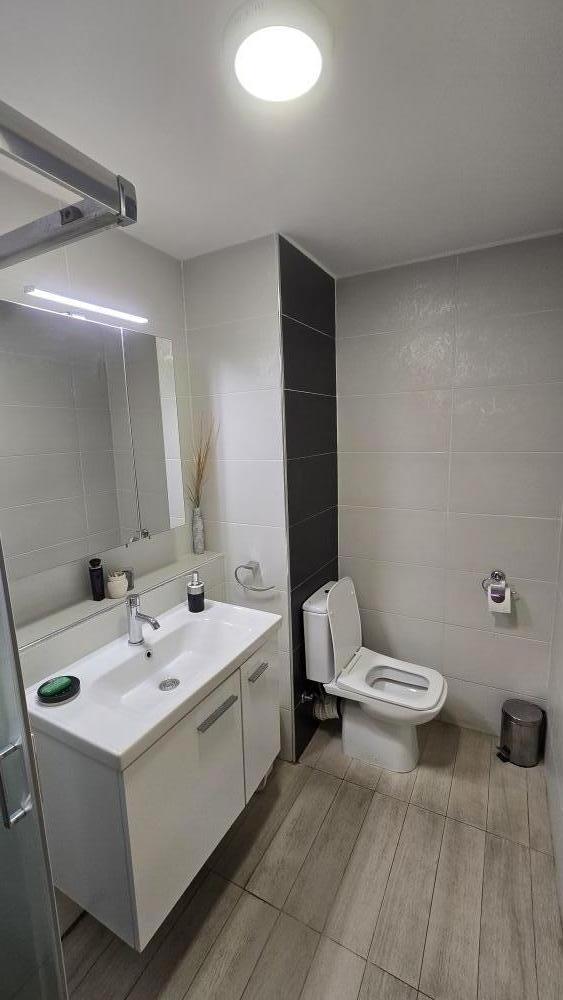 Stan na prodaju u Beogradu, Višnjička banja, dvoiposoban, 72m2, cena 225000 evra