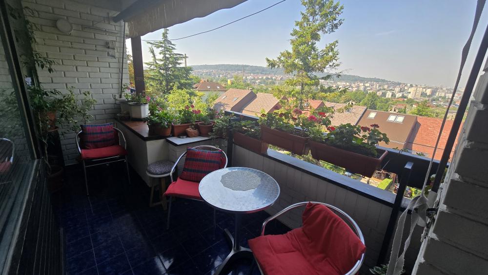 Stan na prodaju u Beogradu, Višnjička banja, dvoiposoban, 72m2, cena 225000 evra