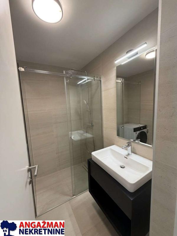 Stan na prodaju u Beogradu, Novi Beograd blok 64, jednosoban, 32m2, cena 170000 evra