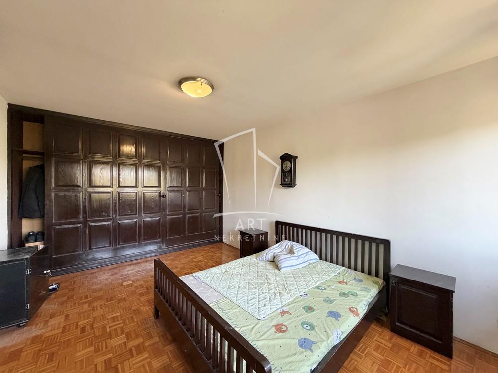 Stan na prodaju u Beogradu, Kumodraž, dvoiposoban, 75m2, cena 189000 evra