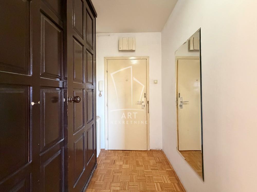 Stan na prodaju u Beogradu, Kumodraž, dvoiposoban, 75m2, cena 189000 evra
