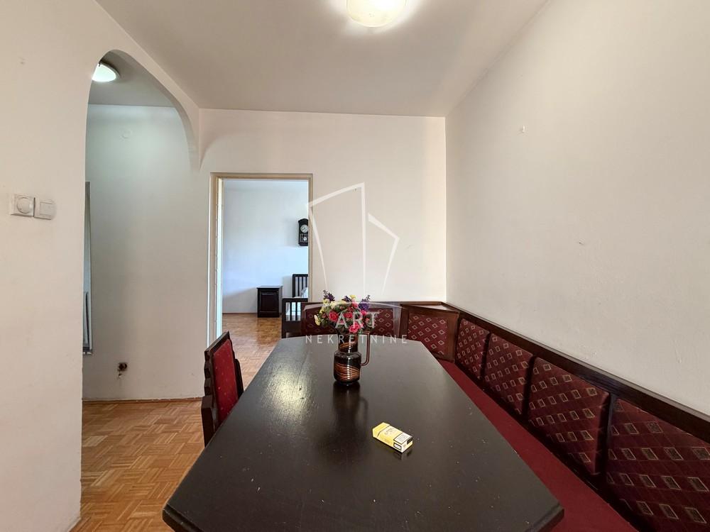 Stan na prodaju u Beogradu, Kumodraž, dvoiposoban, 75m2, cena 189000 evra