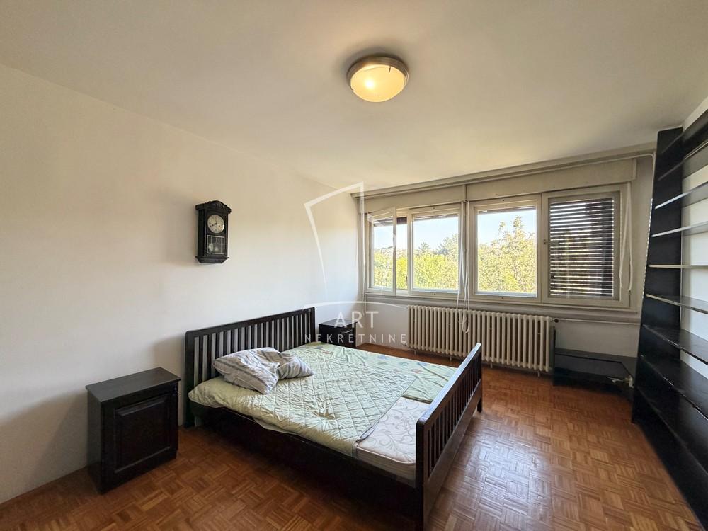 Stan na prodaju u Beogradu, Kumodraž, dvoiposoban, 75m2, cena 189000 evra