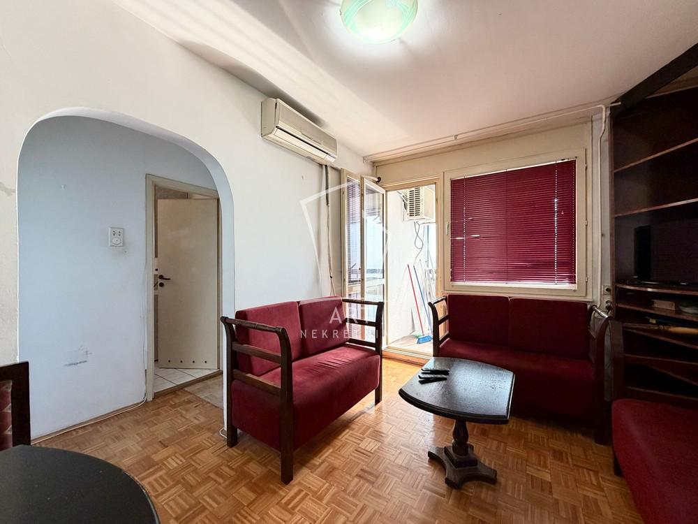 Stan na prodaju u Beogradu, Kumodraž, dvoiposoban, 75m2, cena 189000 evra