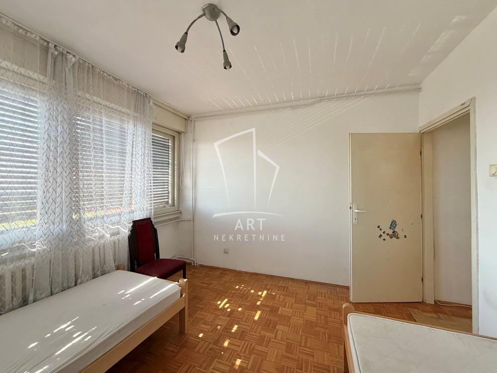 Stan na prodaju u Beogradu, Kumodraž, dvoiposoban, 75m2, cena 189000 evra