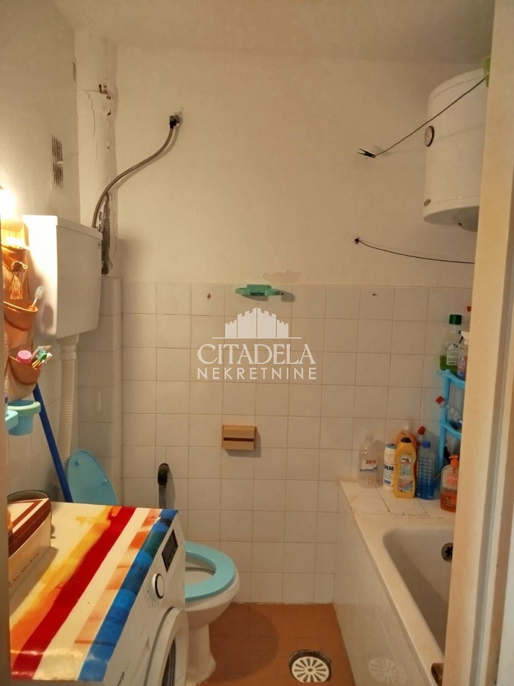 Stan na prodaju u Beogradu, Čukarica, jednoiposoban, 36m2, cena 76000 evra