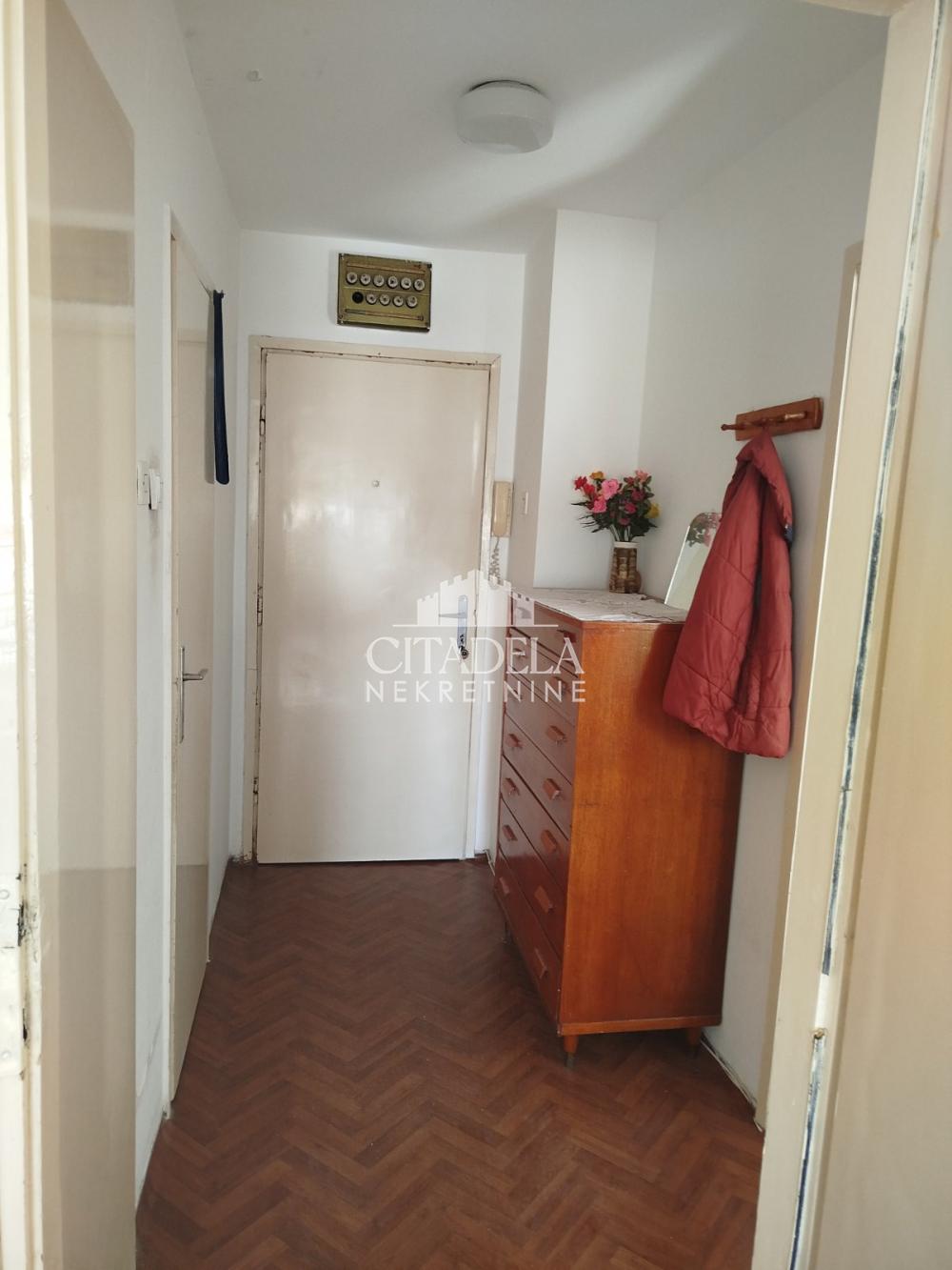 Stan na prodaju u Beogradu, Čukarica, jednoiposoban, 36m2, cena 76000 evra