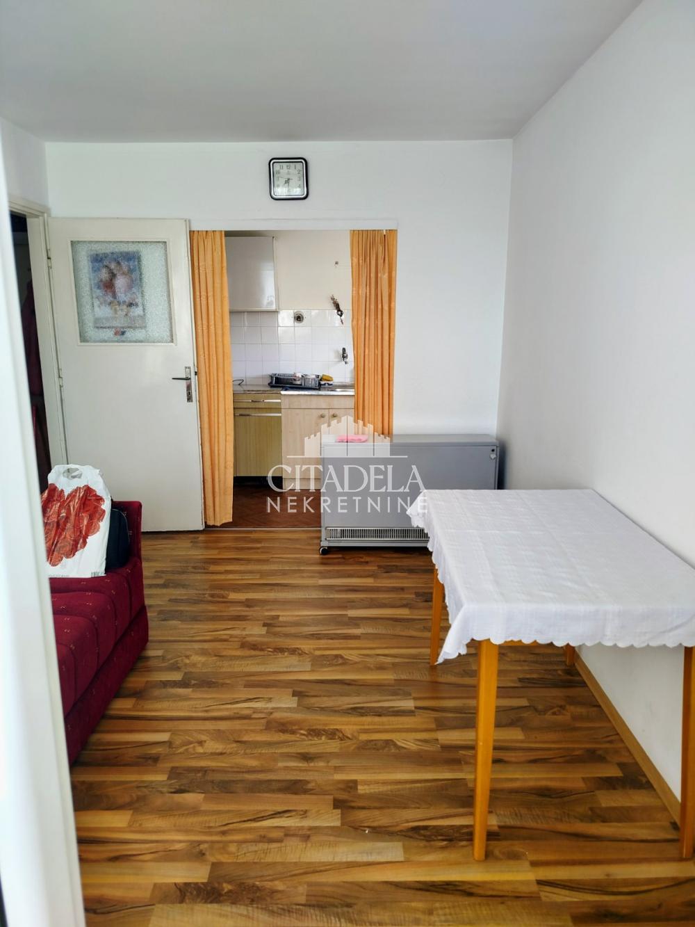 Stan na prodaju u Beogradu, Čukarica, jednoiposoban, 36m2, cena 76000 evra