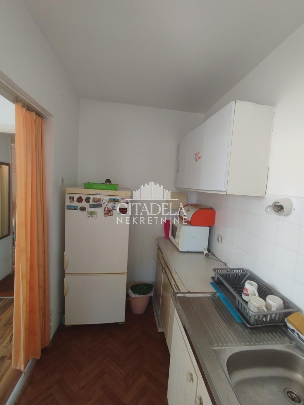 Stan na prodaju u Beogradu, Čukarica, jednoiposoban, 36m2, cena 76000 evra