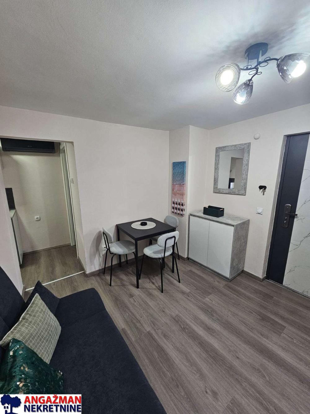 Stan na prodaju u Beogradu, Zemun, jednoiposoban, 31m2, cena 97000 evra