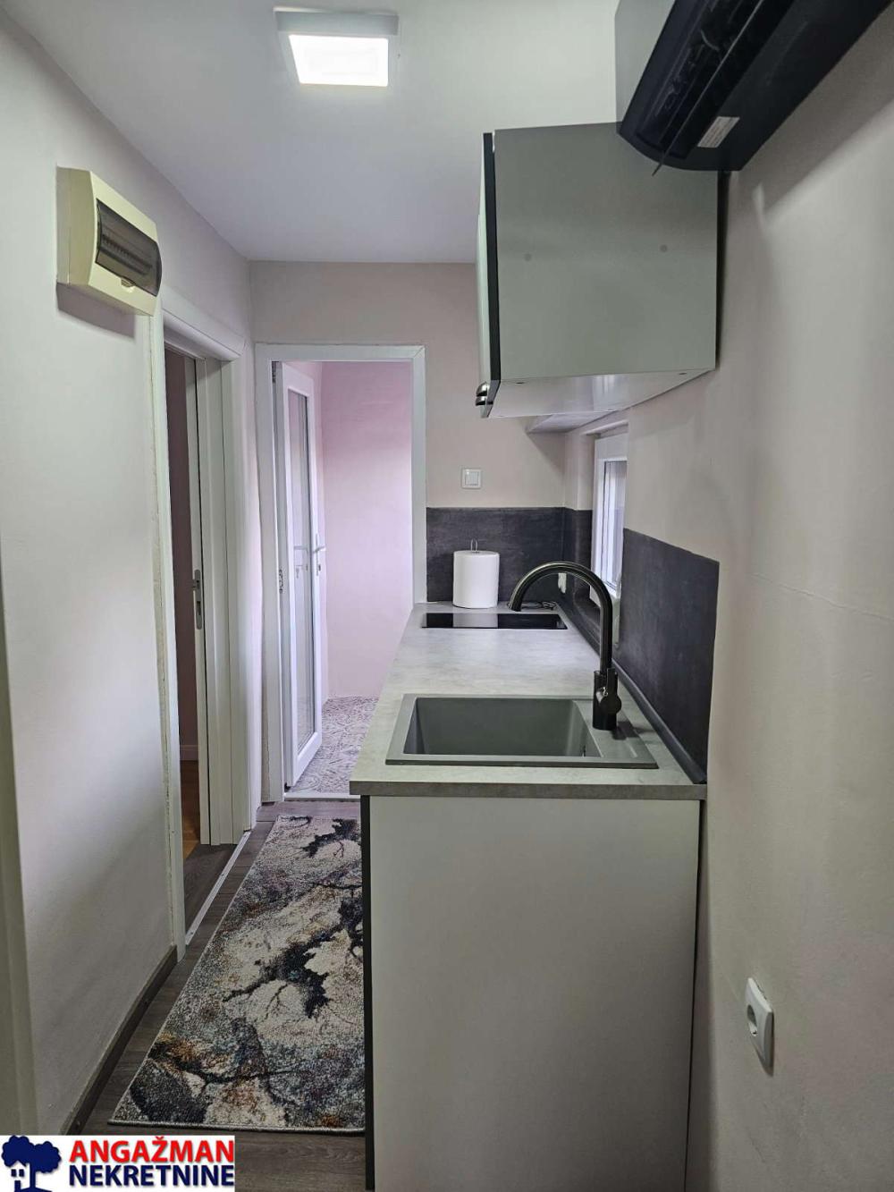 Stan na prodaju u Beogradu, Zemun, jednoiposoban, 31m2, cena 97000 evra