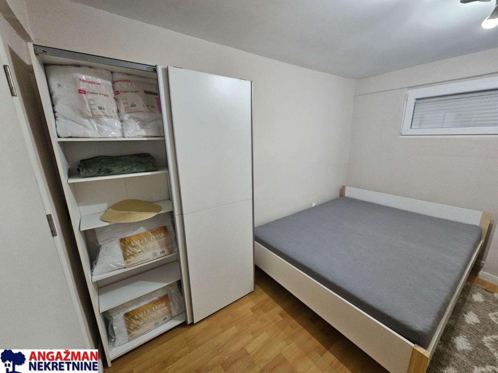 Stan na prodaju u Beogradu, Zemun, jednoiposoban, 31m2, cena 97000 evra