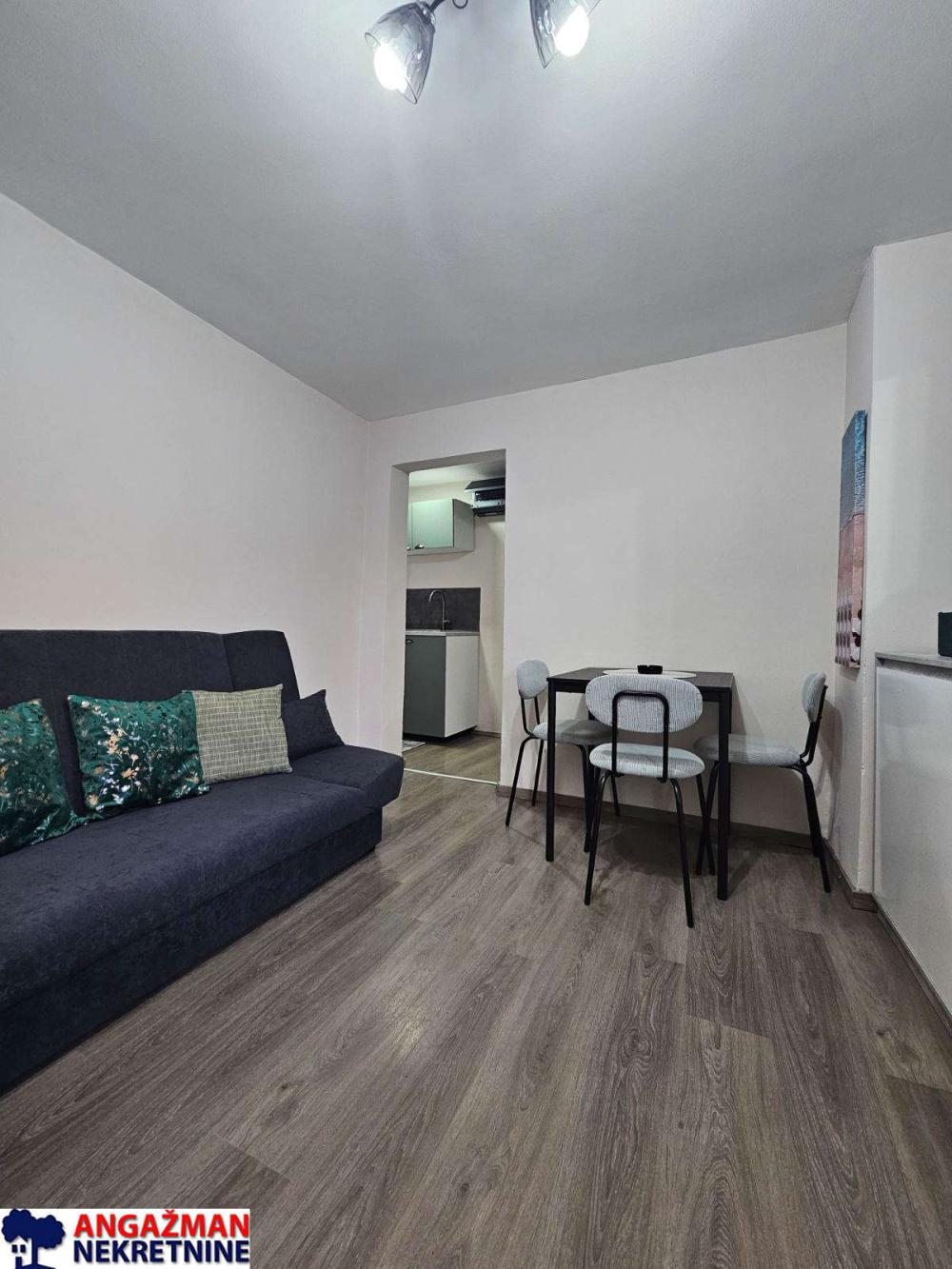 Stan na prodaju u Beogradu, Zemun, jednoiposoban, 31m2, cena 97000 evra