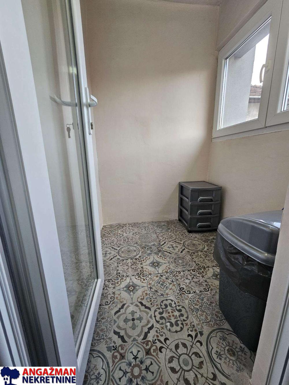 Stan na prodaju u Beogradu, Zemun, jednoiposoban, 31m2, cena 97000 evra