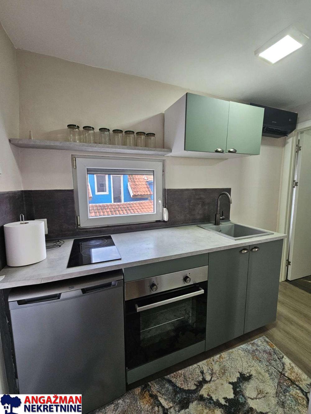 Stan na prodaju u Beogradu, Zemun, jednoiposoban, 31m2, cena 97000 evra