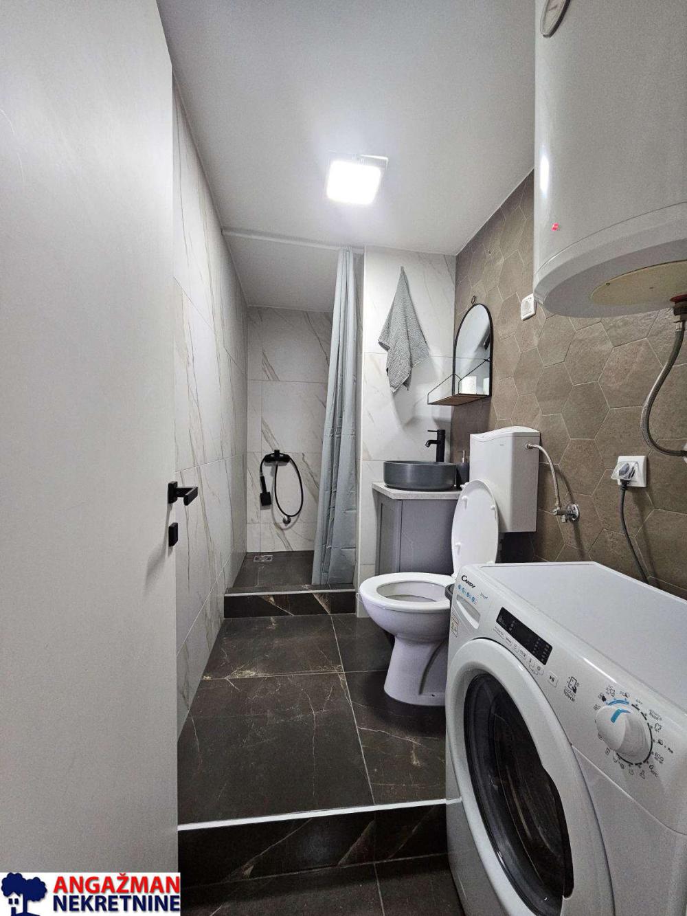 Stan na prodaju u Beogradu, Zemun, jednoiposoban, 31m2, cena 97000 evra