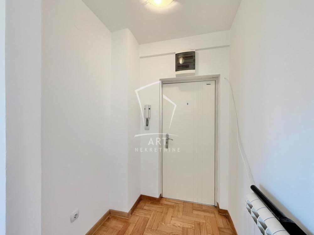 Stan na prodaju u Beogradu, Crveni Krst, trosoban, 65m2, cena 305500 evra