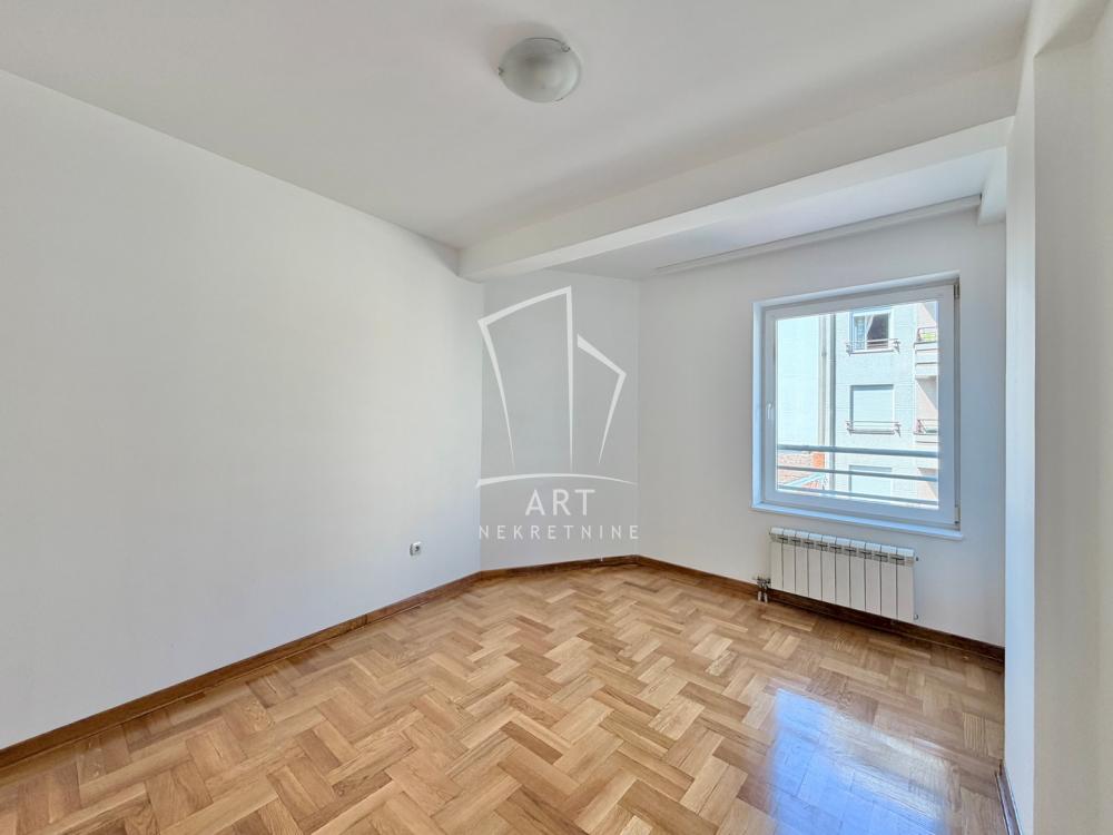 Stan na prodaju u Beogradu, Crveni Krst, trosoban, 65m2, cena 305500 evra