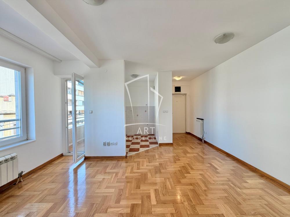 Stan na prodaju u Beogradu, Crveni Krst, trosoban, 65m2, cena 305500 evra