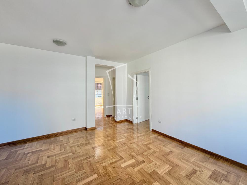 Stan na prodaju u Beogradu, Crveni Krst, trosoban, 65m2, cena 305500 evra