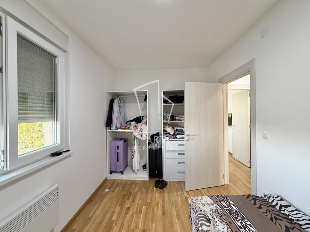 Stan na prodaju u Beogradu, Mirijevo, trosoban, 57m2, cena 171000 evra