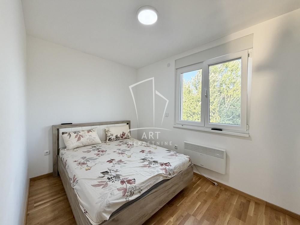 Stan na prodaju u Beogradu, Mirijevo, trosoban, 57m2, cena 171000 evra