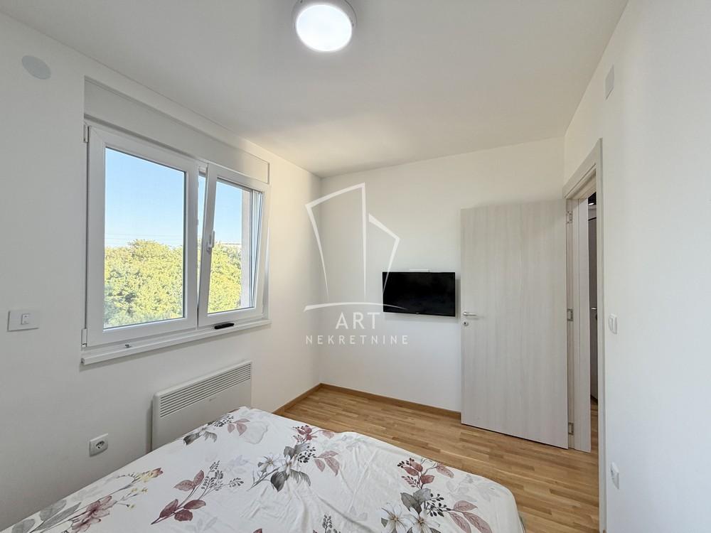 Stan na prodaju u Beogradu, Mirijevo, trosoban, 57m2, cena 171000 evra