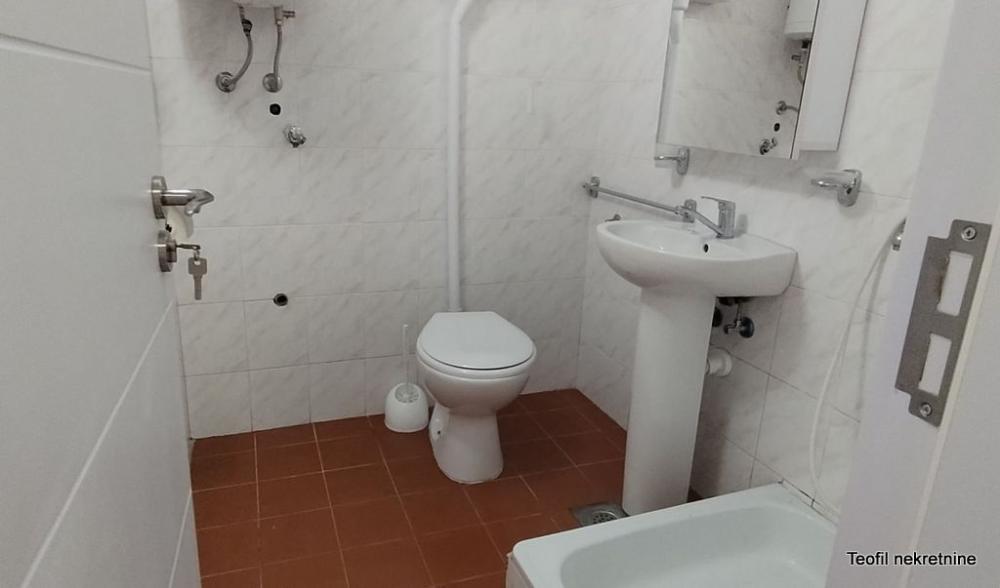 Stan na prodaju u Beogradu, Karaburma, jednosoban, 42m2, cena 105000 evra