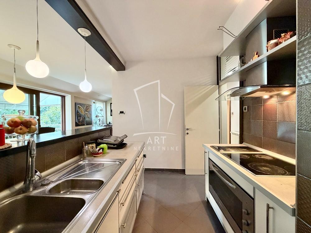 Stan na prodaju u Beogradu, Dedinje, cetvorosoban, 89m2, cena 470000 evra
