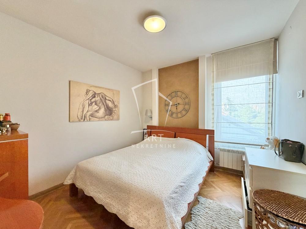 Stan na prodaju u Beogradu, Dedinje, cetvorosoban, 89m2, cena 470000 evra