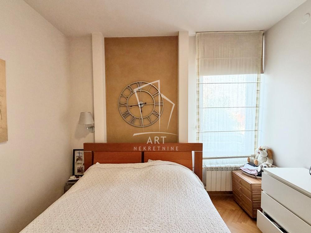 Stan na prodaju u Beogradu, Dedinje, cetvorosoban, 89m2, cena 470000 evra