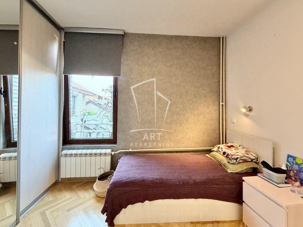 Stan na prodaju u Beogradu, Dedinje, cetvorosoban, 89m2, cena 470000 evra